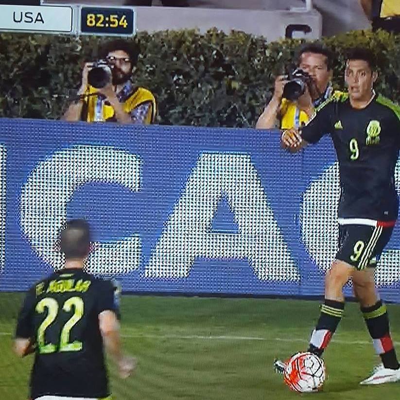 Afroxander spying on Paul Aguilar and Raul Jimenez.